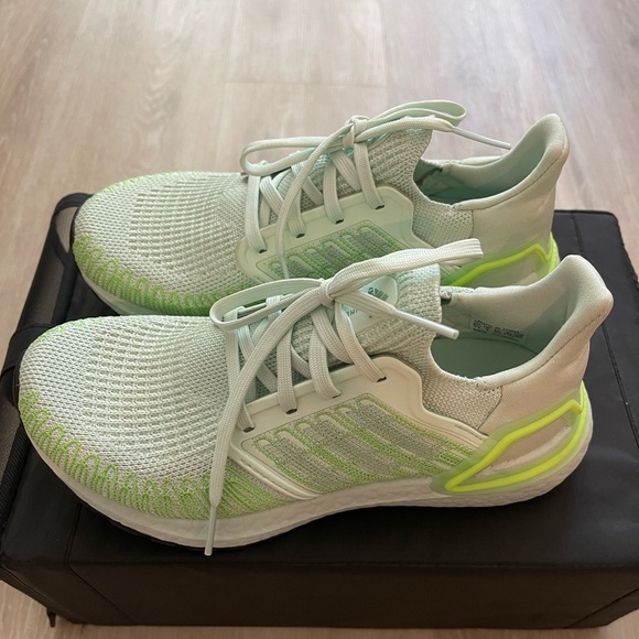 adidas Ultraboost 20 Running shoes Women Lime like NEW!!! - Picture 3 of 9